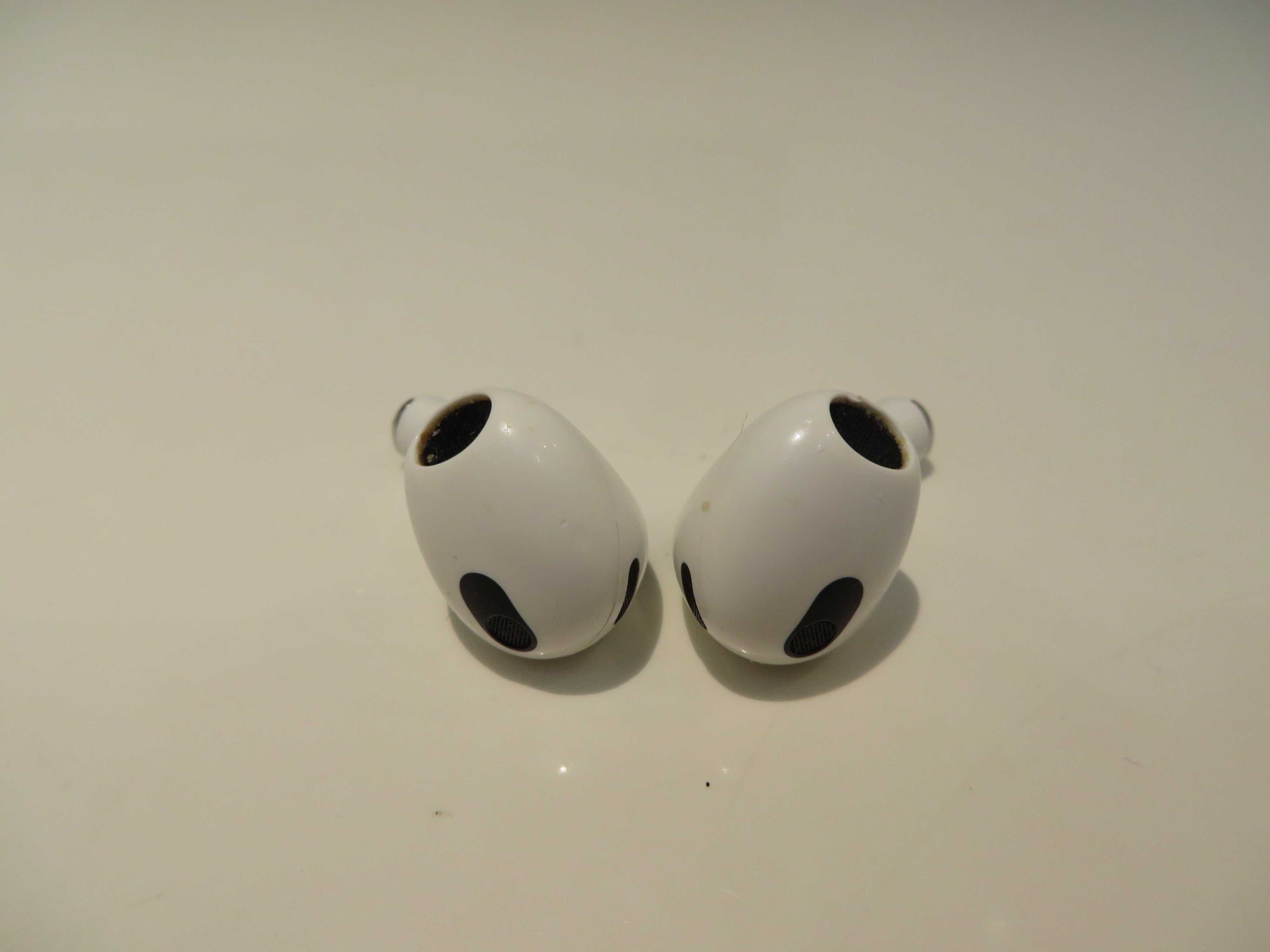 Oryginalne Apple AirPods 3 generacji z etui ładującym A2564