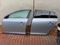 Drzwi kompletne lewe Volvo V60 I 477-46 Electric Silver Metalic