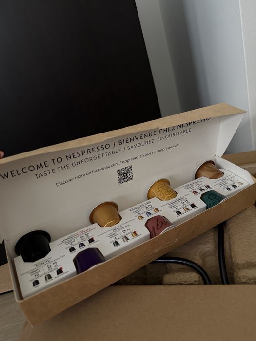 Maquina Cafe Nespresso CITIZ preta Nova