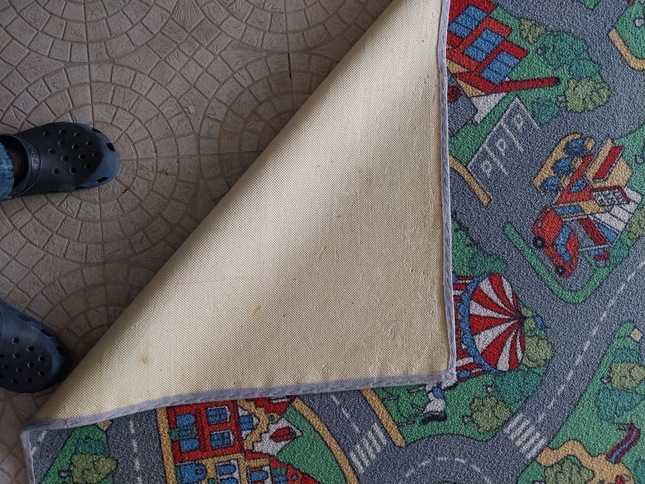 Tapete infantil com base impermeável