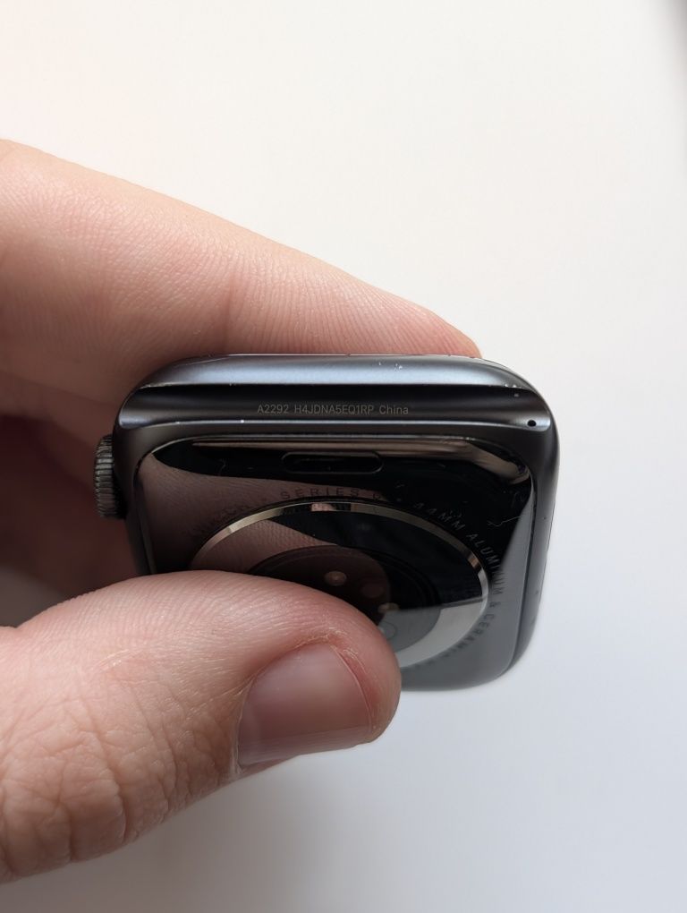 Apple Watch Series 6 (GPS, 44mm) Space Grey Aluminium Case