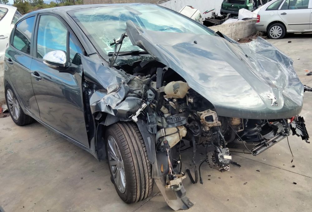 PEUGEOT 208 1.2 PURE TECH DE 2016 DISPONÍVEL PARA PEÇAS