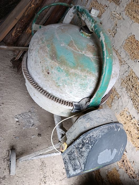 Продам бетонозмішувач