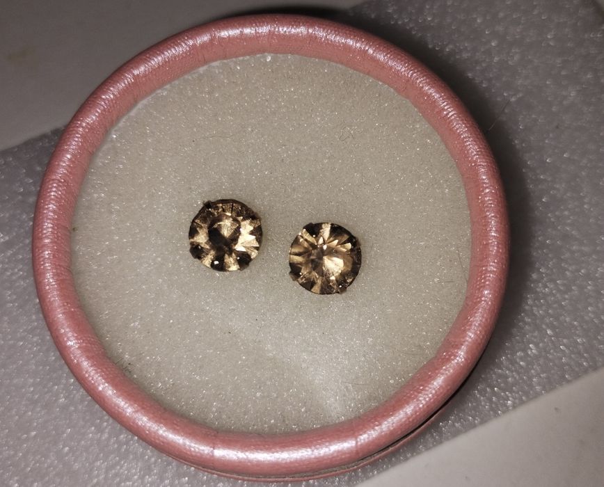 Коричневе каміння кульчики