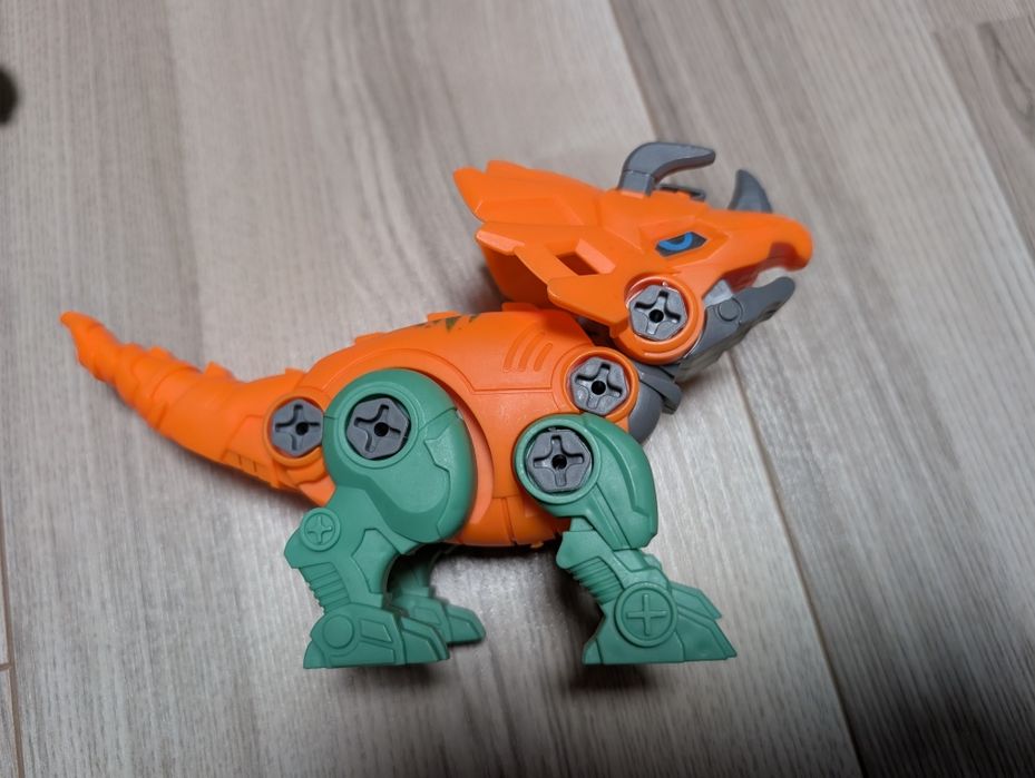 Динозаври-конструктор на шурапах