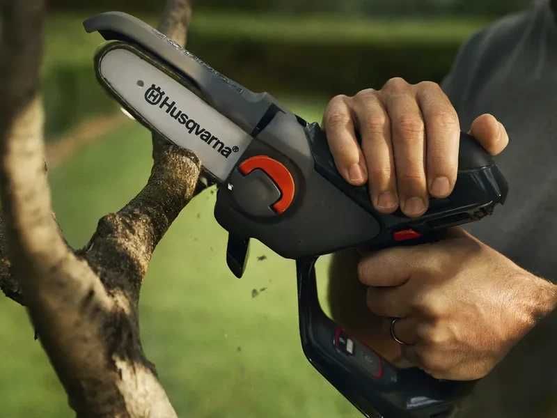 Minipilarka Husqvarna Aspire™ P5-P4A z akumulatorem 2,5Ah i ładowarką