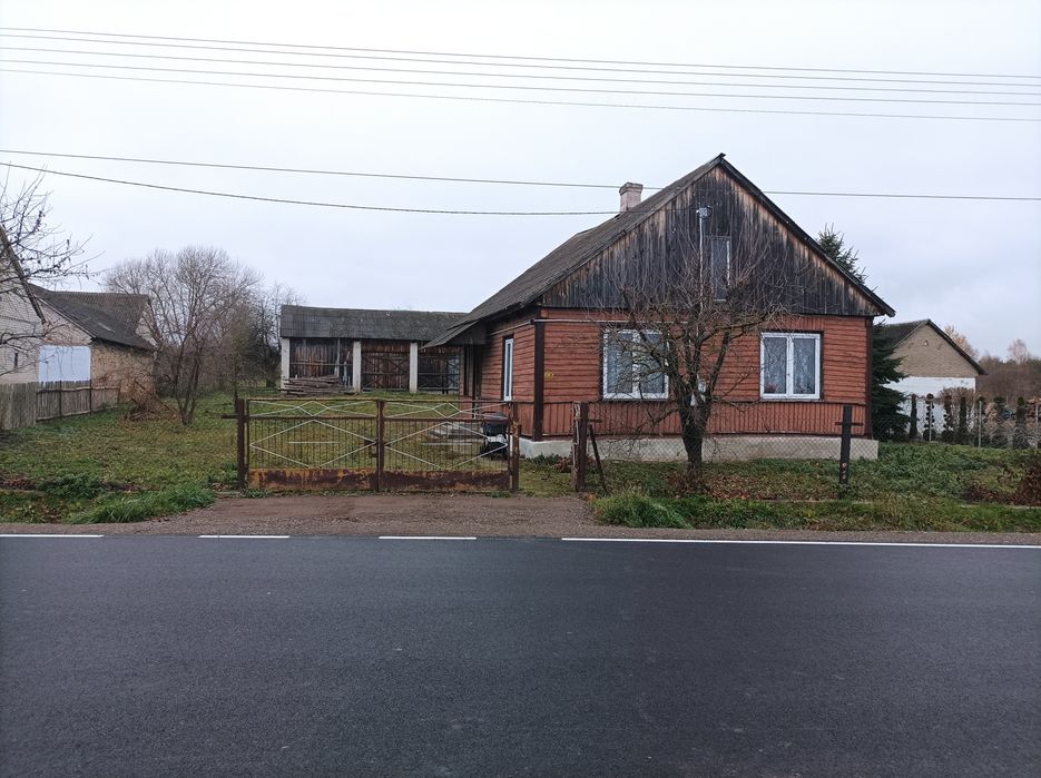 Dom z budynkami gospodarczymi