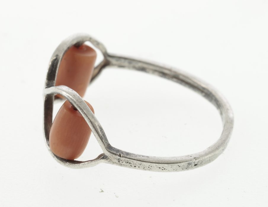 Pierścionek z naturalnym koralem Imago Artis