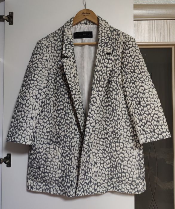 Красивий подовжений піджак від zara