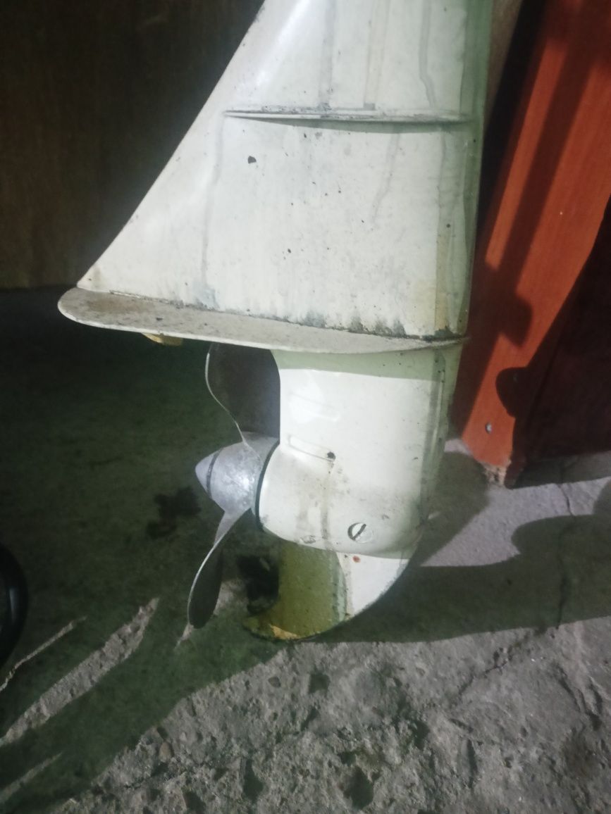 Продам лодочный мотор 4 сильный Италия