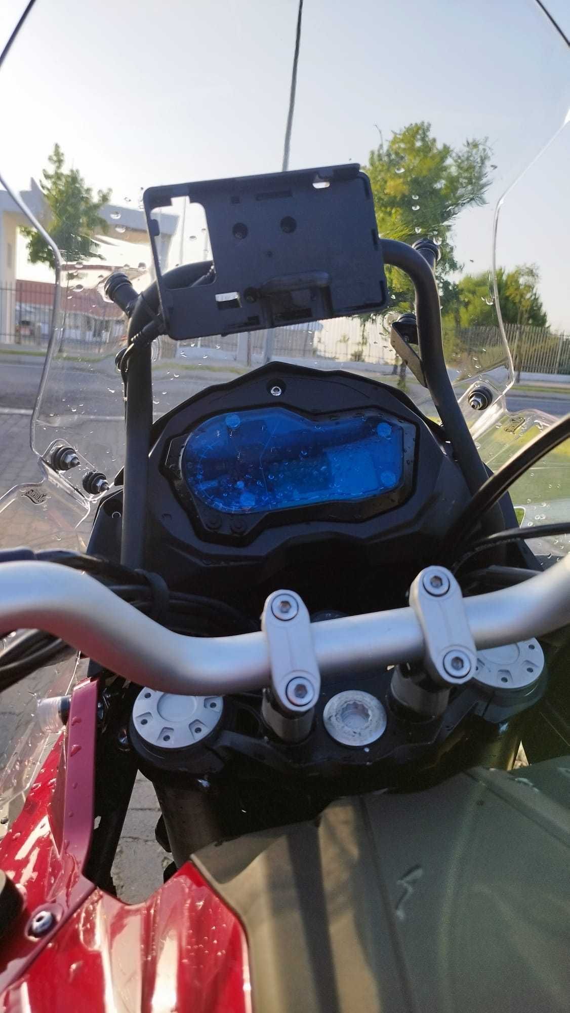 Benelli TRK 502 vermelha