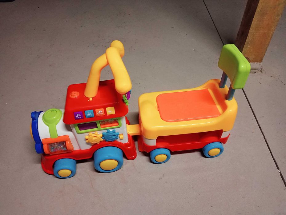 Zabawka chodzik ciuchcia z wagonem