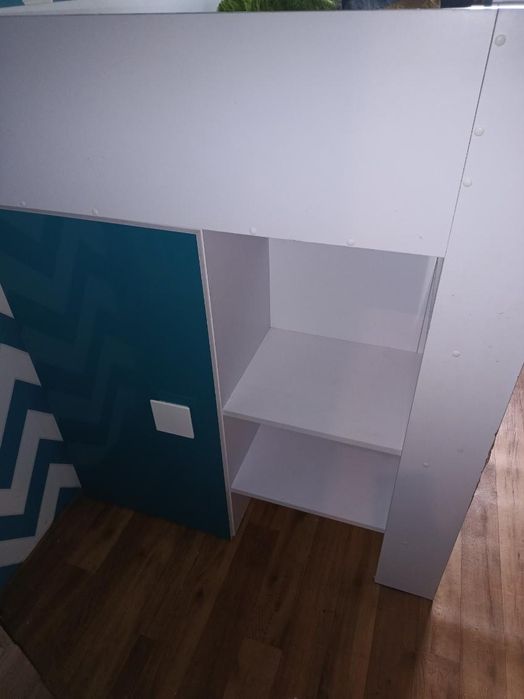 Łóżko dziecięce z meblami