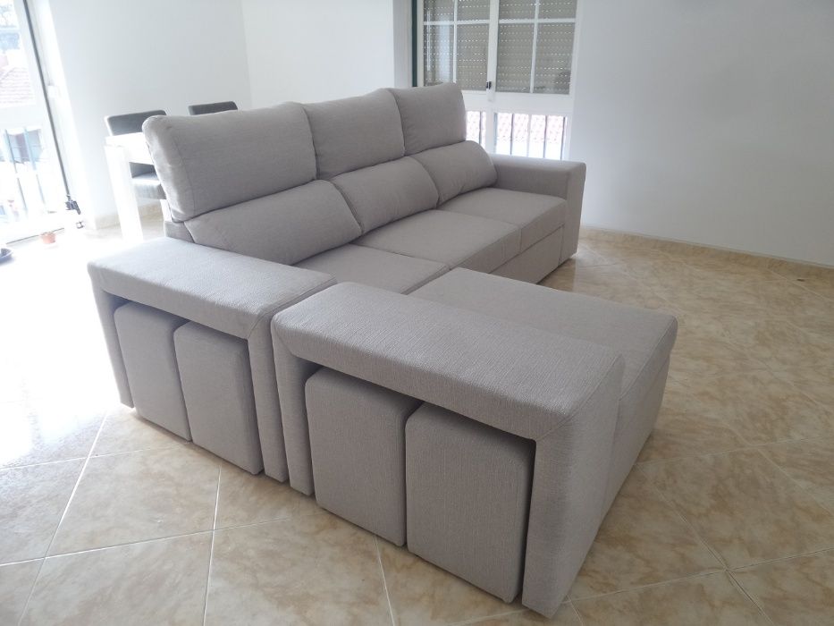 Sofa chaise reversivel + 4 puffs + Bau novo