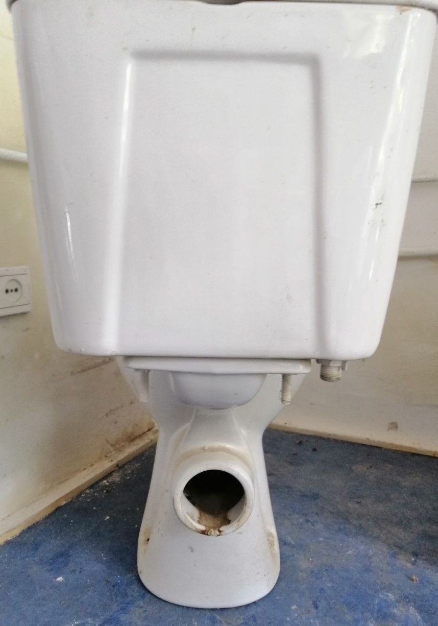 WC kompakt, Sedes wolnostojący