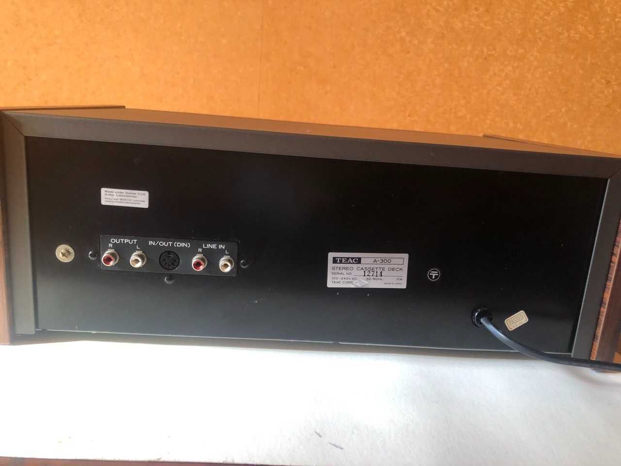 Продам винтажную кассетную деку TEAC A300