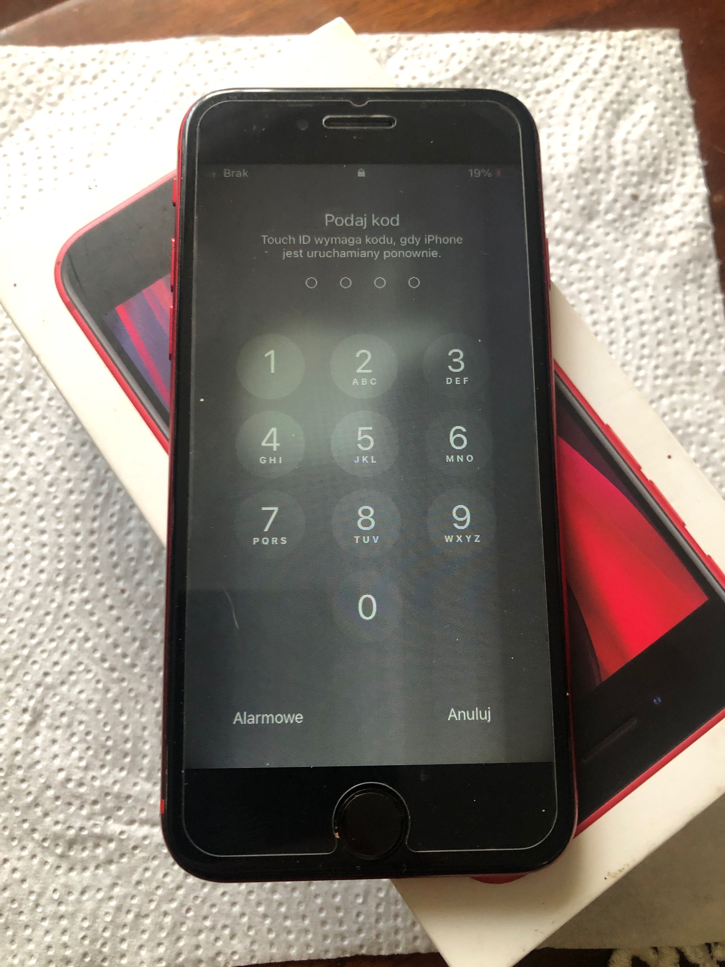 Na części, do odblokowania iPhone SE 2020 A2296 w wersji RED super st.