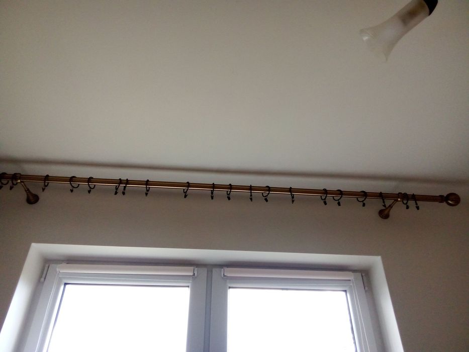 Karnisze w kolorze starego złota