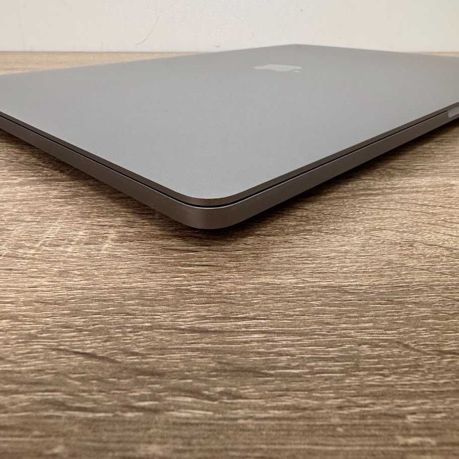MacBook Pro 16" i7 / 16Gb DDR4 / SSD 512Gb / Radeon 5300m (код: M0631)
