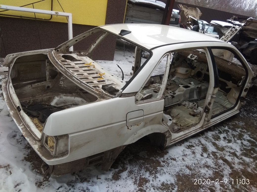 Дeталі кузова Volkswagen Passat B3 B4 пассат б4 б3 1.9 1.8