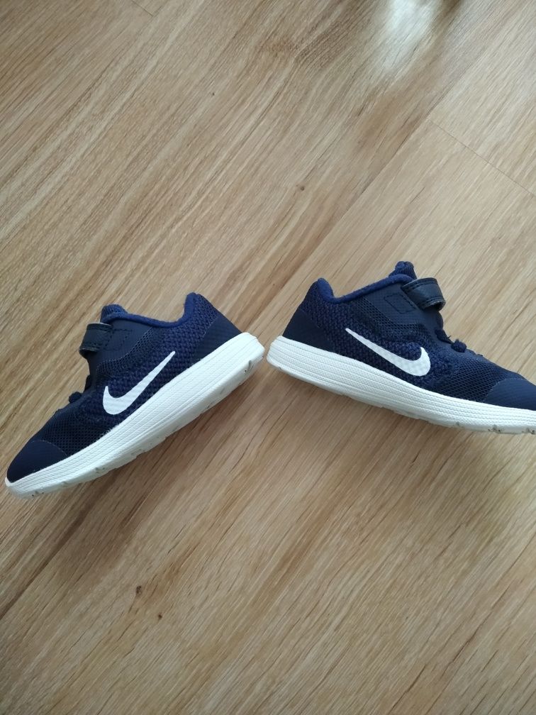 Buty adidasy firmy nike rozmiar 23