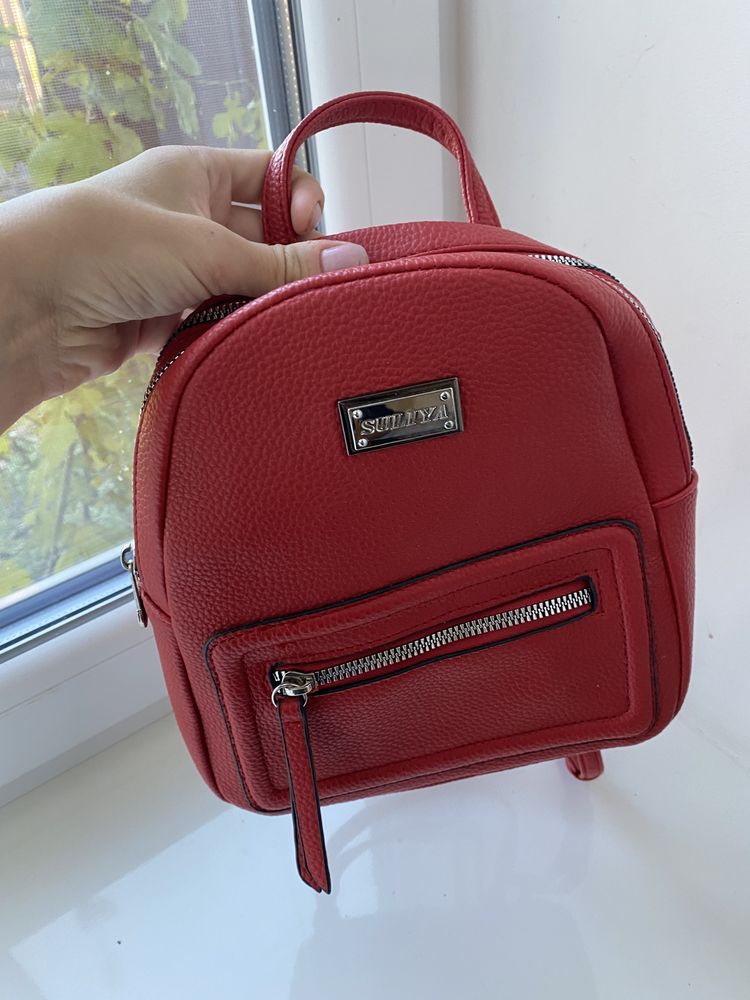 Маленька сумка-рюкзак червона