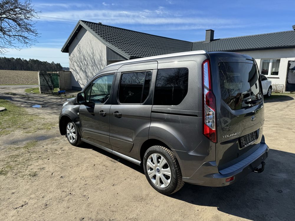 Ford Transit connect Titanium lekko uszkodzony