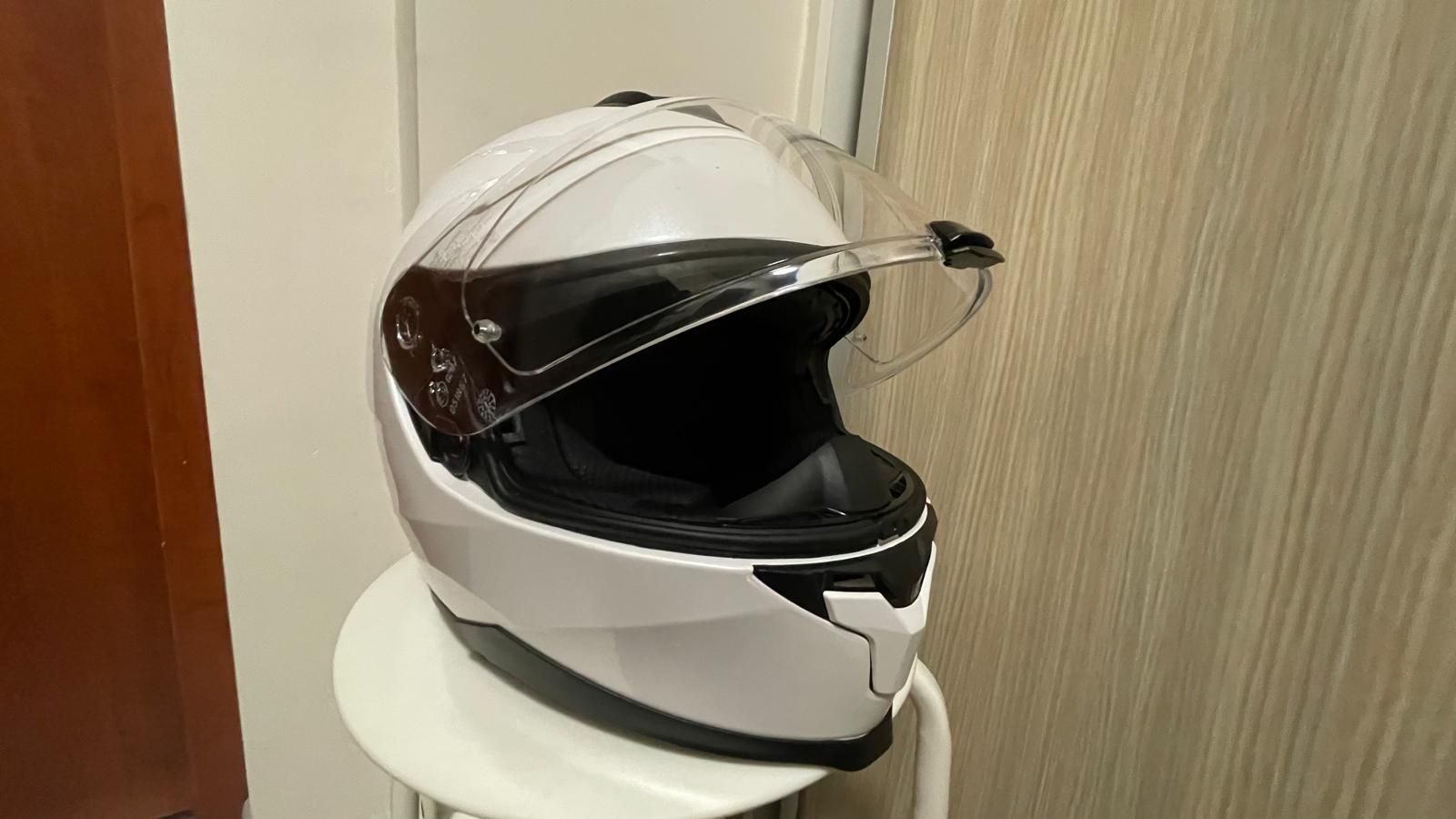 Sprzedam kask motocyklowy HJC C70 rozmiar S praktycznie nowy