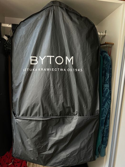 Męski garnitur Bytom, granat, 182/104 marynarka, 182/96 spodnie.