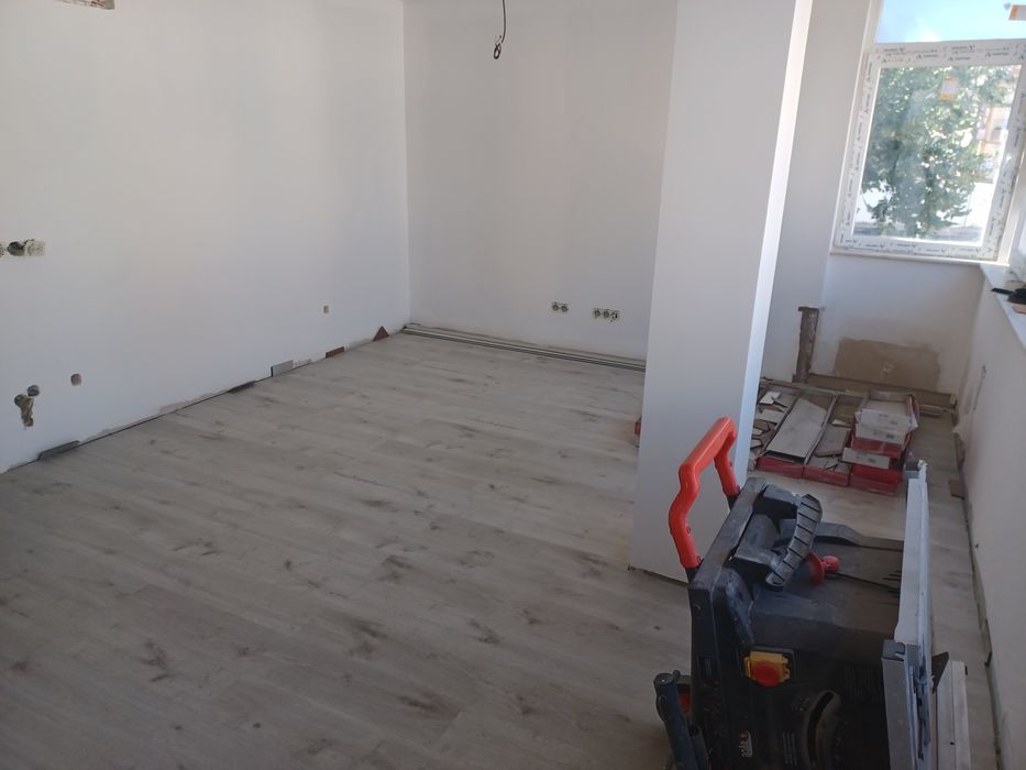 Aplicação de pavimento flutuante, vinilico, soalho de madeira.