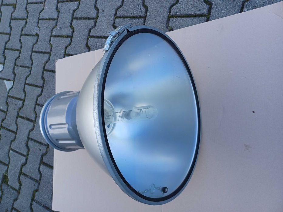 Sufitowe lampy przemysłowe LUG