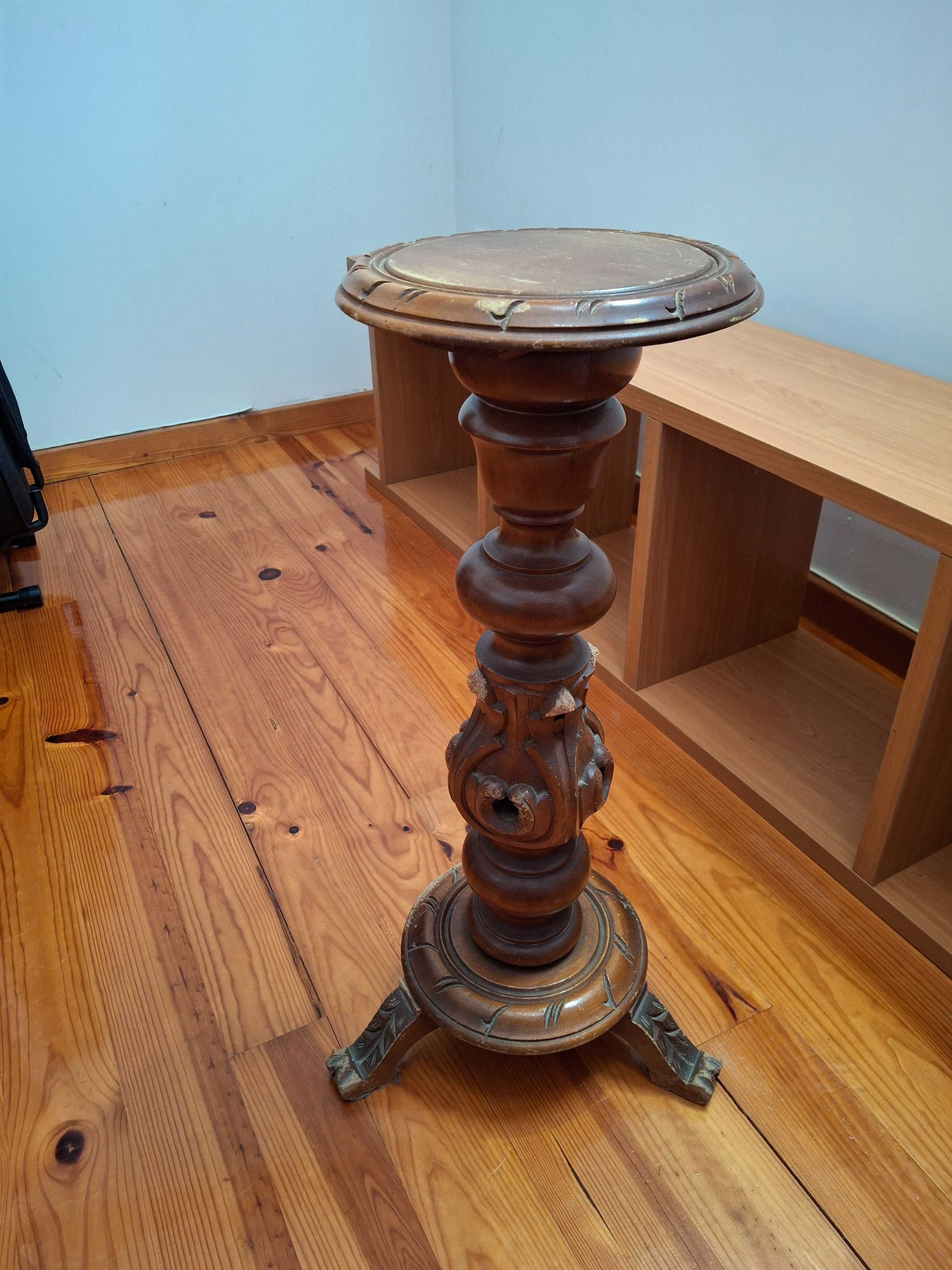 Apoio de mesa em madeira