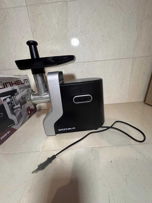 Електрична М'ясорубка з реверсом Grunhelm AMG220SB 2200W Чорний