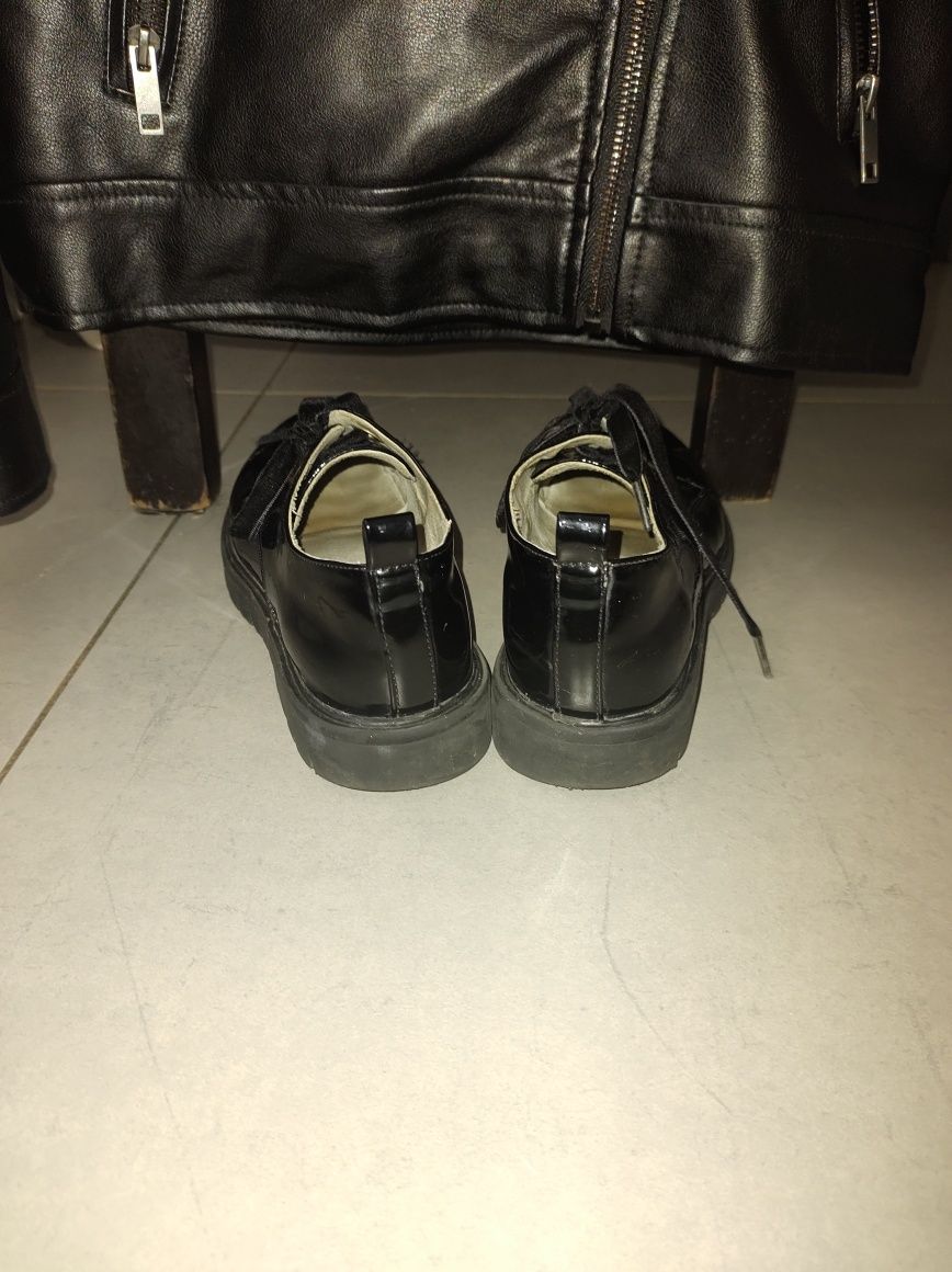 Buty,czarne lakierowane, Reserved roz35