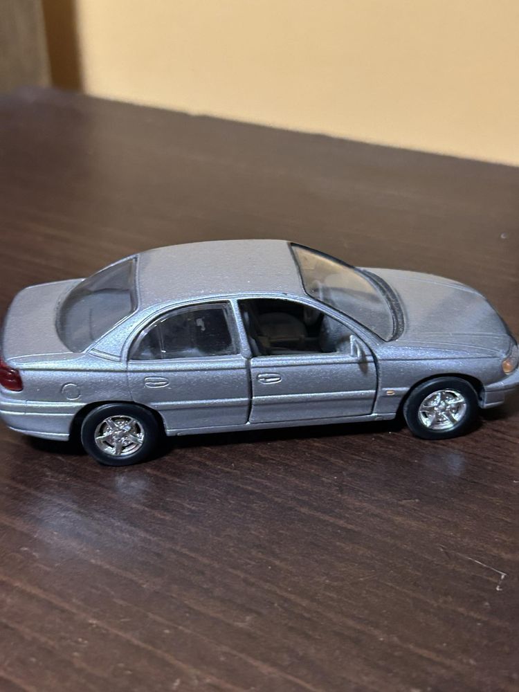 Opel omega b sedan tins Toys