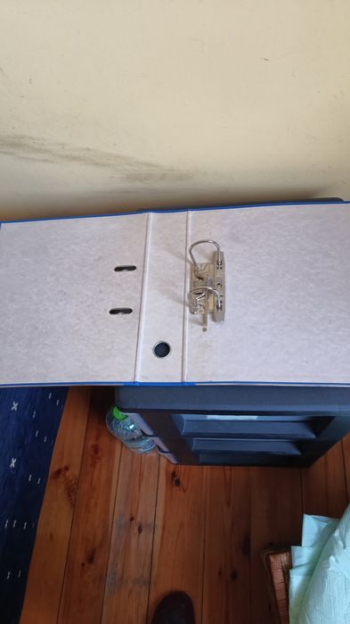 Segregatory rozmiar 28 na 32 cm.