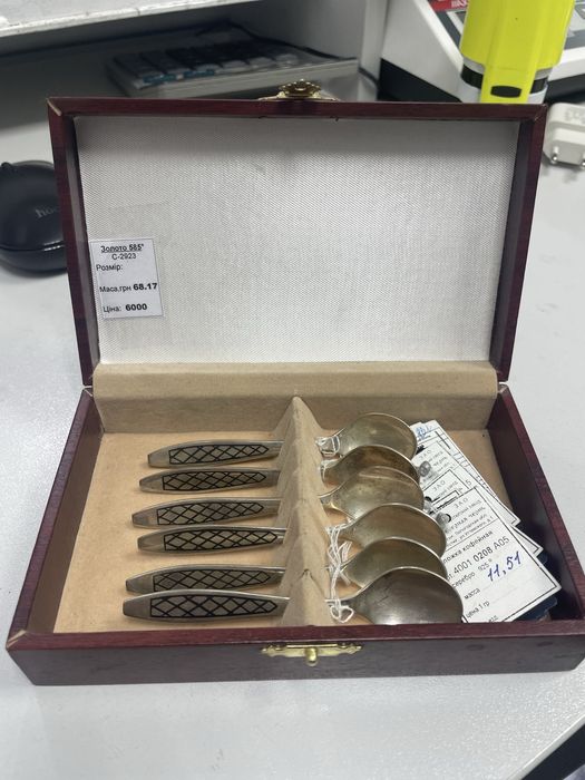 Столове срібло та срабні вироби, лом, монети,