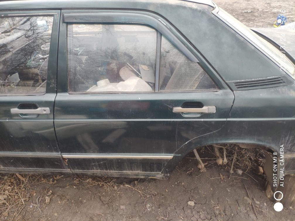 Двери Mercedes 190 w201 Mitsubishi Space Wagon 1986