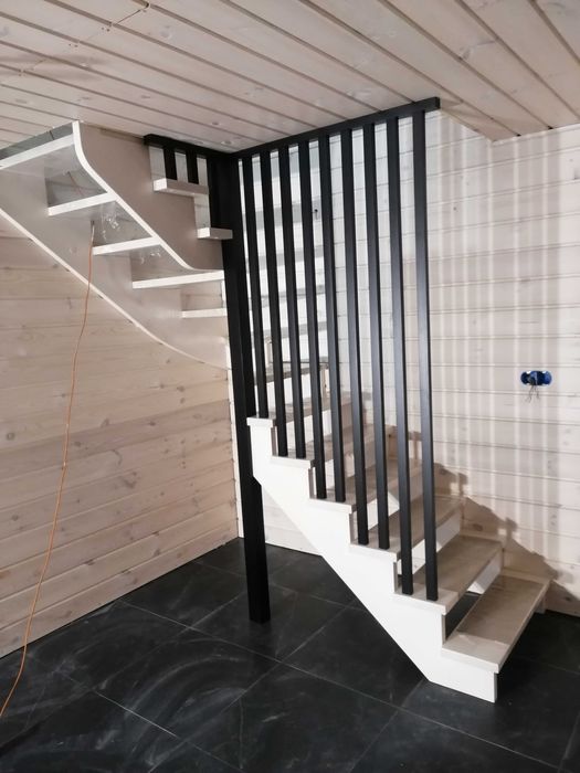 Schody drewniane / balustrady