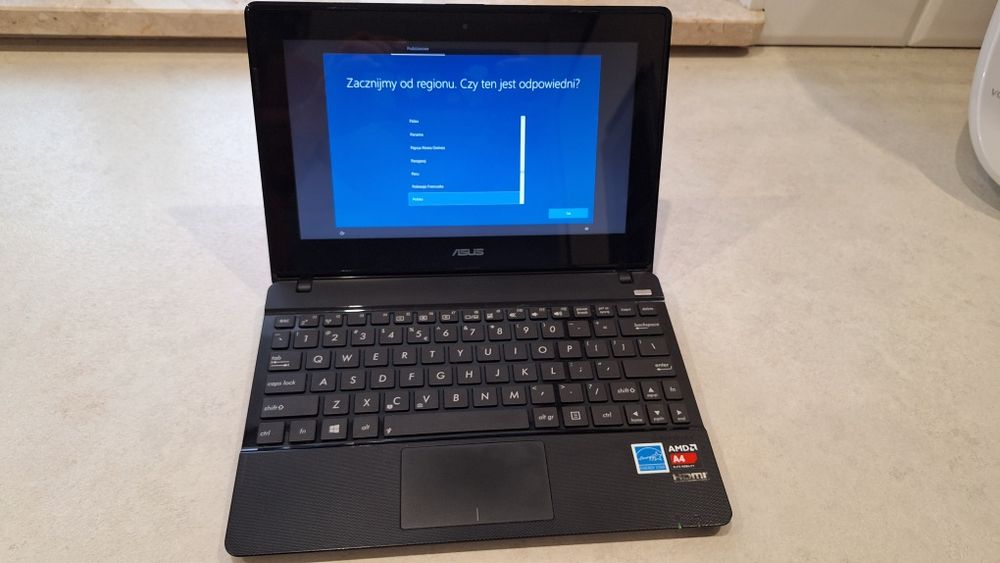 Laptop Asus x102b dotykowy