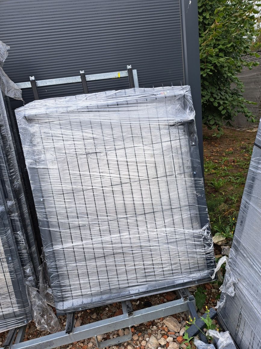 Brama dwuskrzydłowa h-150cm x400 cm ,panel fi 4 mm malowana