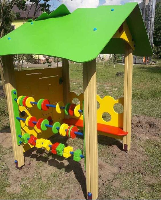 Дитячий майданчик, ігровий будиночок