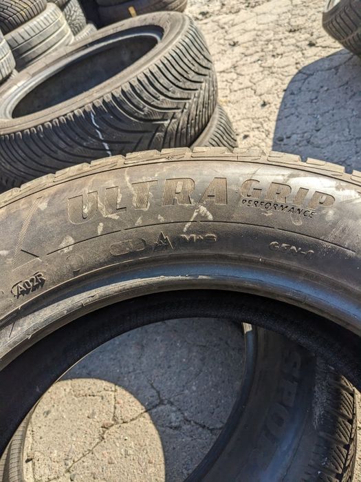 235/60R18 Goodyear UltraGrip
