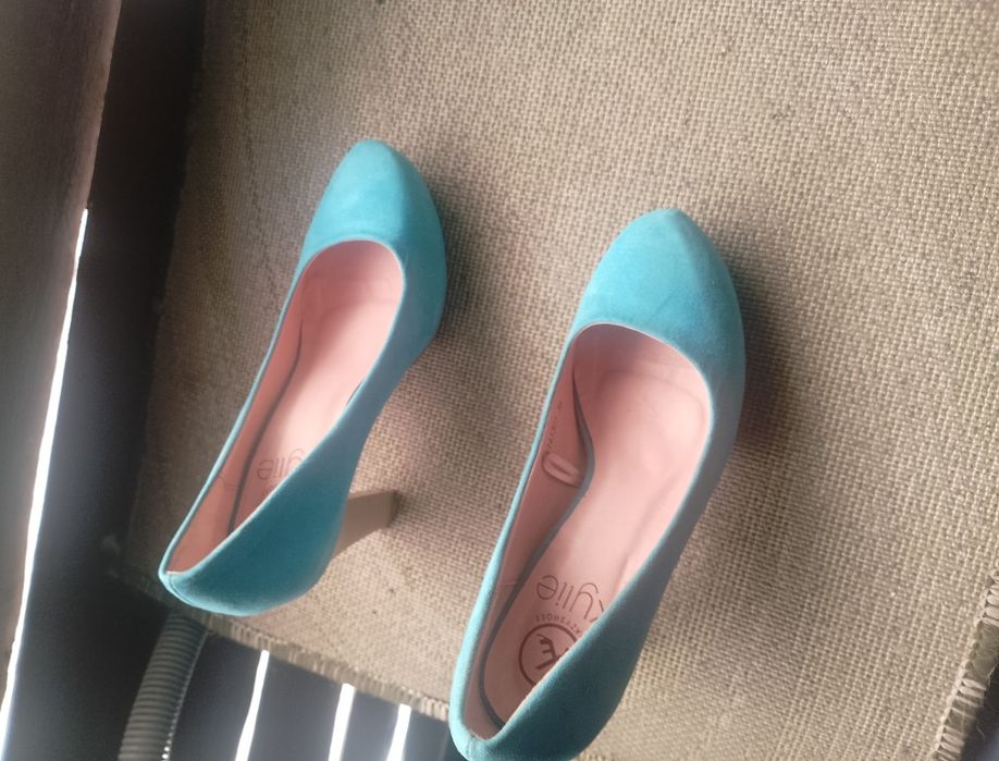 Buty na obcasie  37