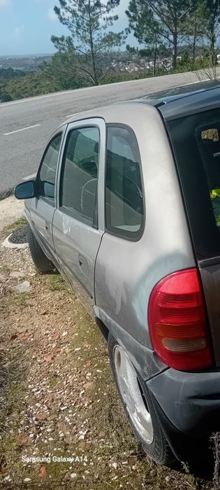 Opel corsa 4 portas