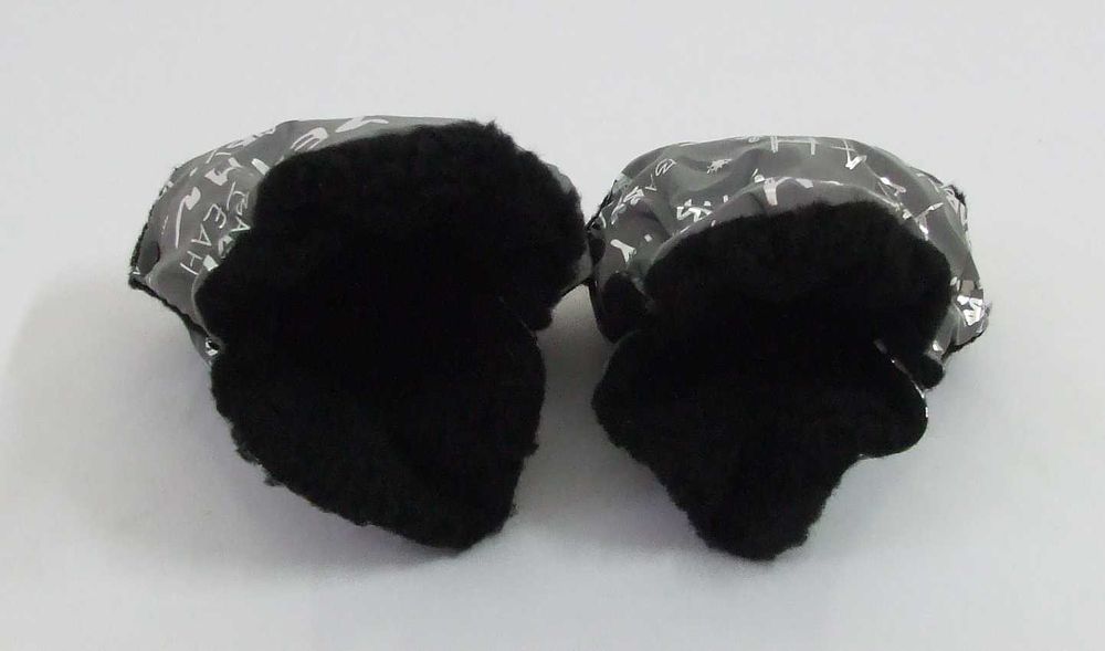 mufki do wózka odblaskowe z czarnym futerkiem