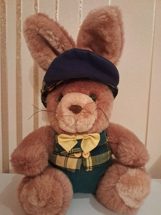 Продам мягкие игрушки зайчики.