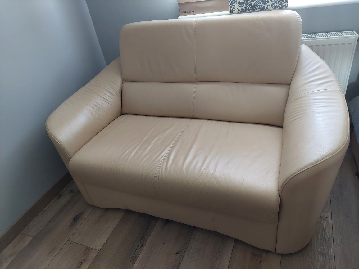 Sofa skórzana dwuosobowa.