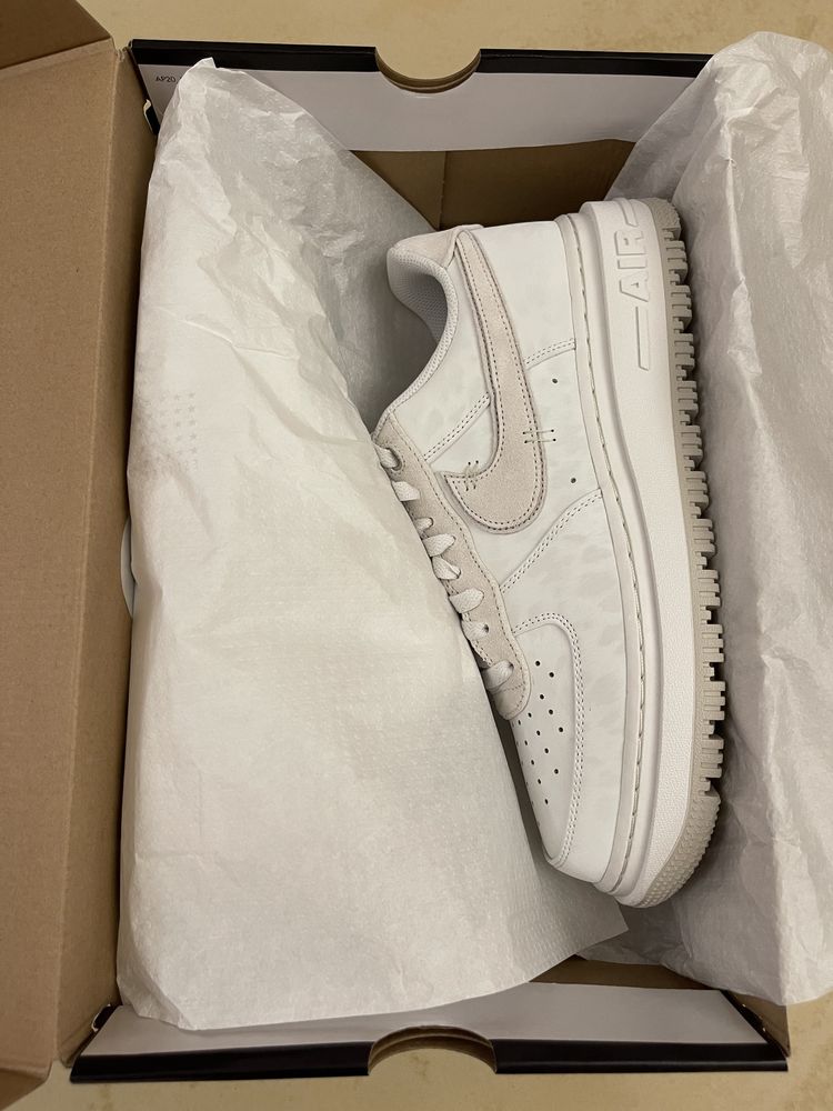 Кроссовки Nike Air Force 1 Low Luxe Triple White Gore-Tex Оригинал