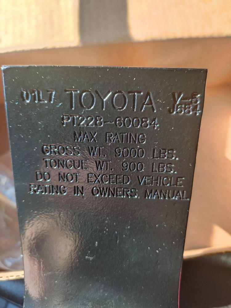 Фаркоп Toyota PT228-60084